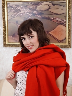 Simone Close Up Hairy