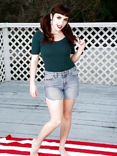 Simone Smart Hairy Porn