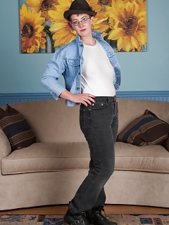 Riki Hairy Pussy Squirting Cum