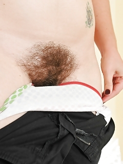 Simone Hairy Legs Porn