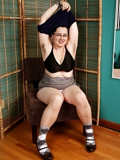 Cori Chinese Hairy Pussy