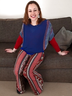 Nadia Hairy Mexican Pussies